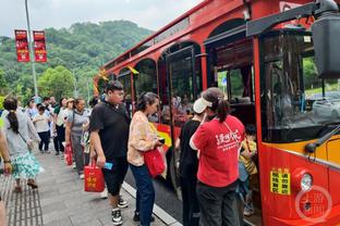 ?风车暴扣？旅美高四球员庞清方20分10板4帽帮助球队取胜